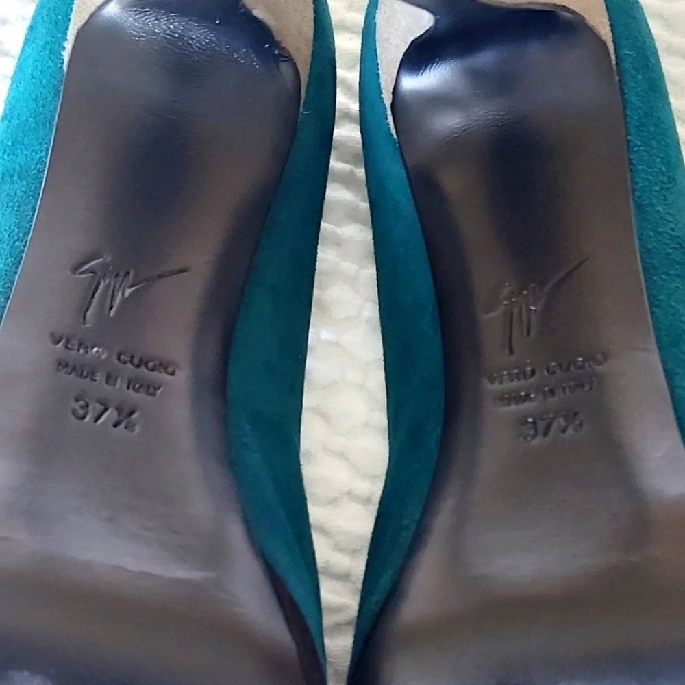 Giuseppe Zanotti Suede Platform Pumps - Picture 7 of 15